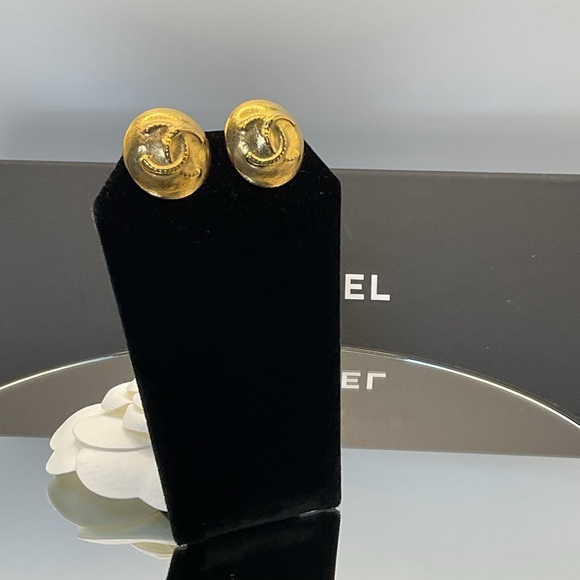 CHANEL Gold Iconic CC Logo Earrings - Picture 8 of 16